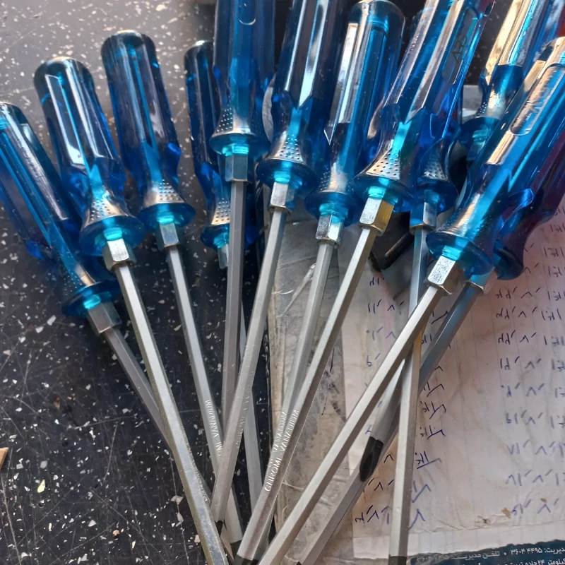 پیچ گوشتی ضربه خور چهارسو برند KOROL سایز6 اینچ طول 15 سانتی متر